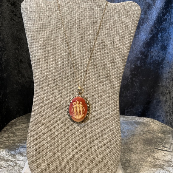 Vintage Pink and White Three Graces Cameo Necklace - Picture 2 of 3